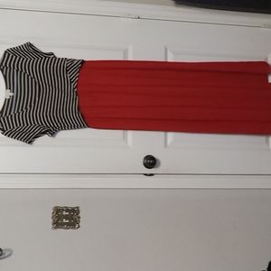 5❤️ $201❤️ Black and white dress with a red bottom